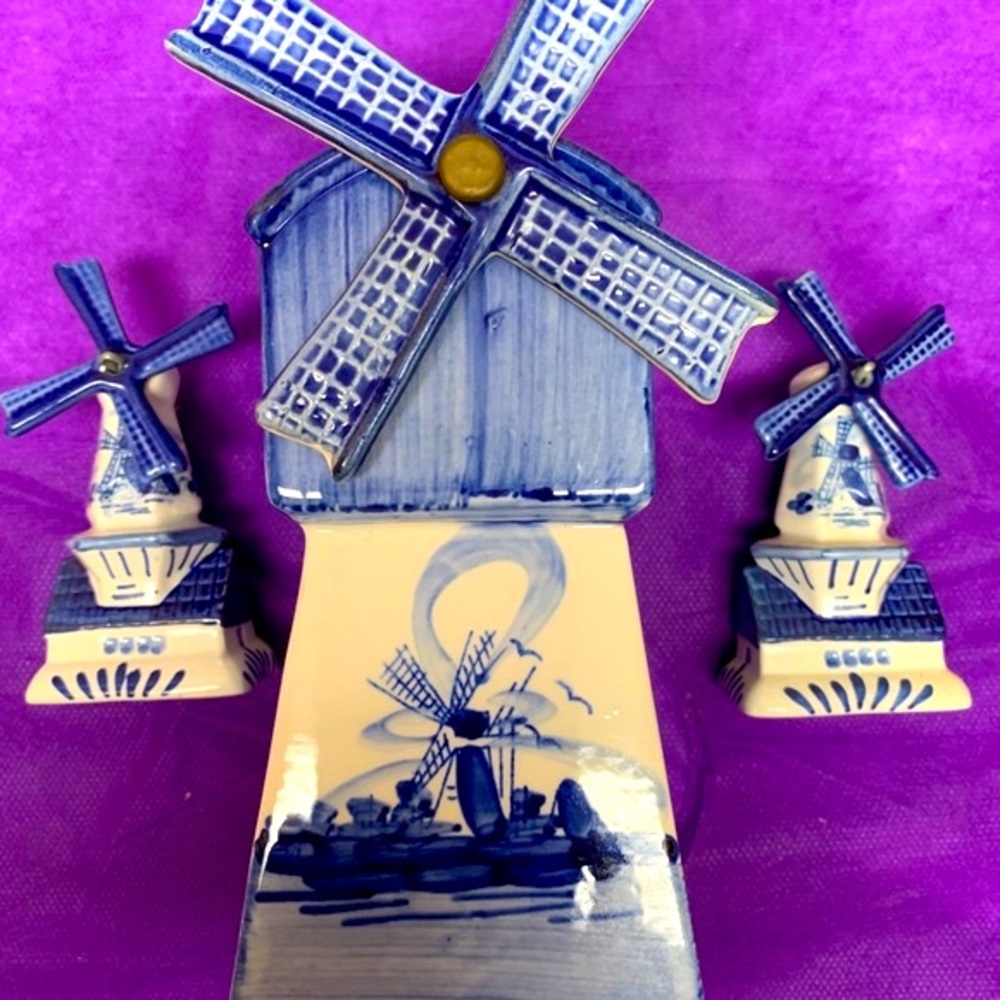 Dutch blue salt/pepper shaker sugar packets holder